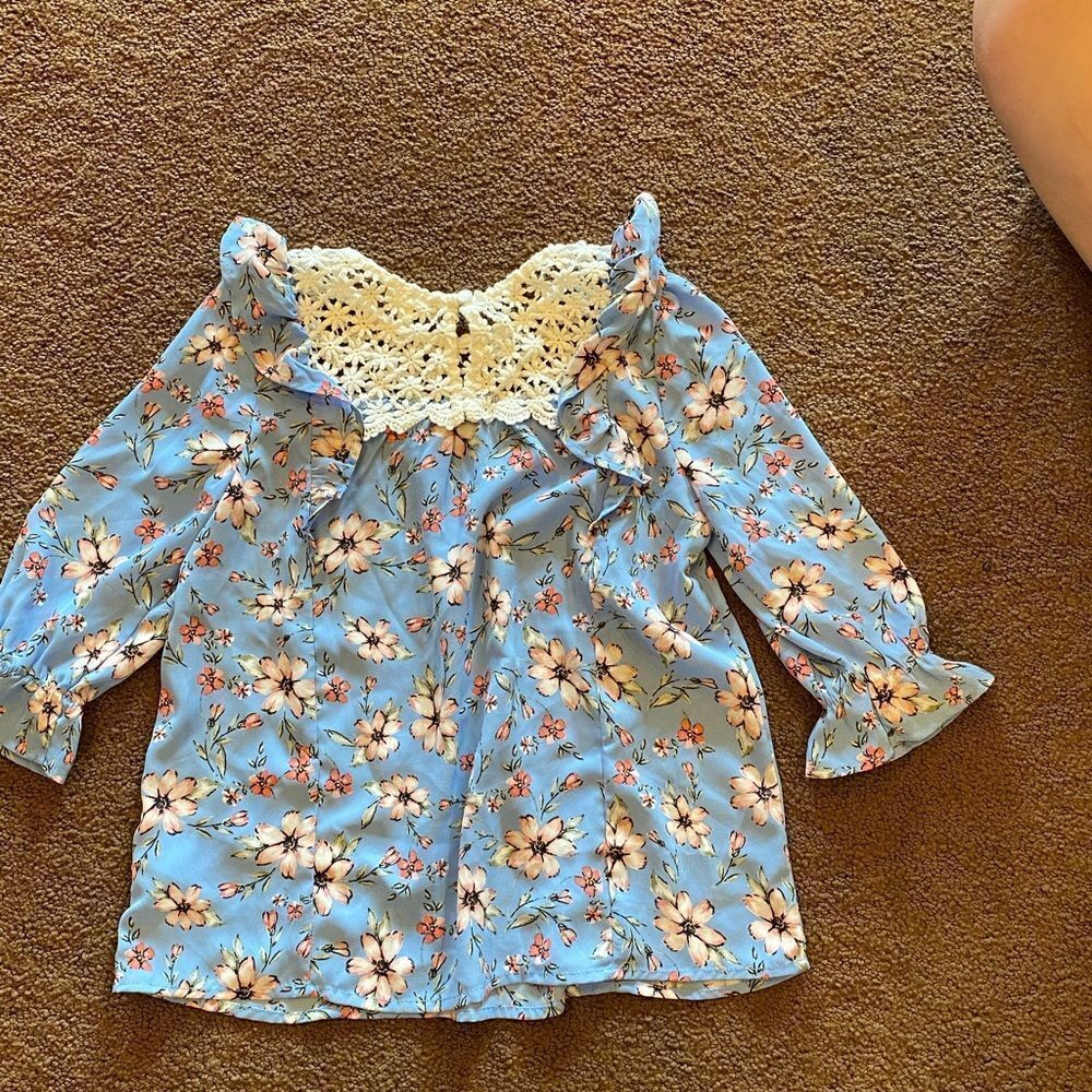 Blue Flower Top‎ - Picture 4 of 4